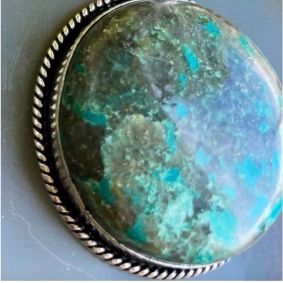 Elegant Chrysocolla Pendant with Aurora Borealis Beads - Picture 4 of 6